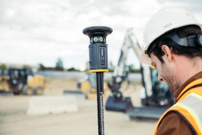 The Trimble Smart Target 30 is adjusting its own height